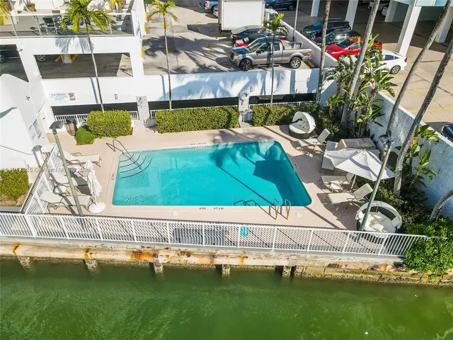 $3,500 | 5880 Collins Avenue, Unit PH3, Miami Beach, FL 33140