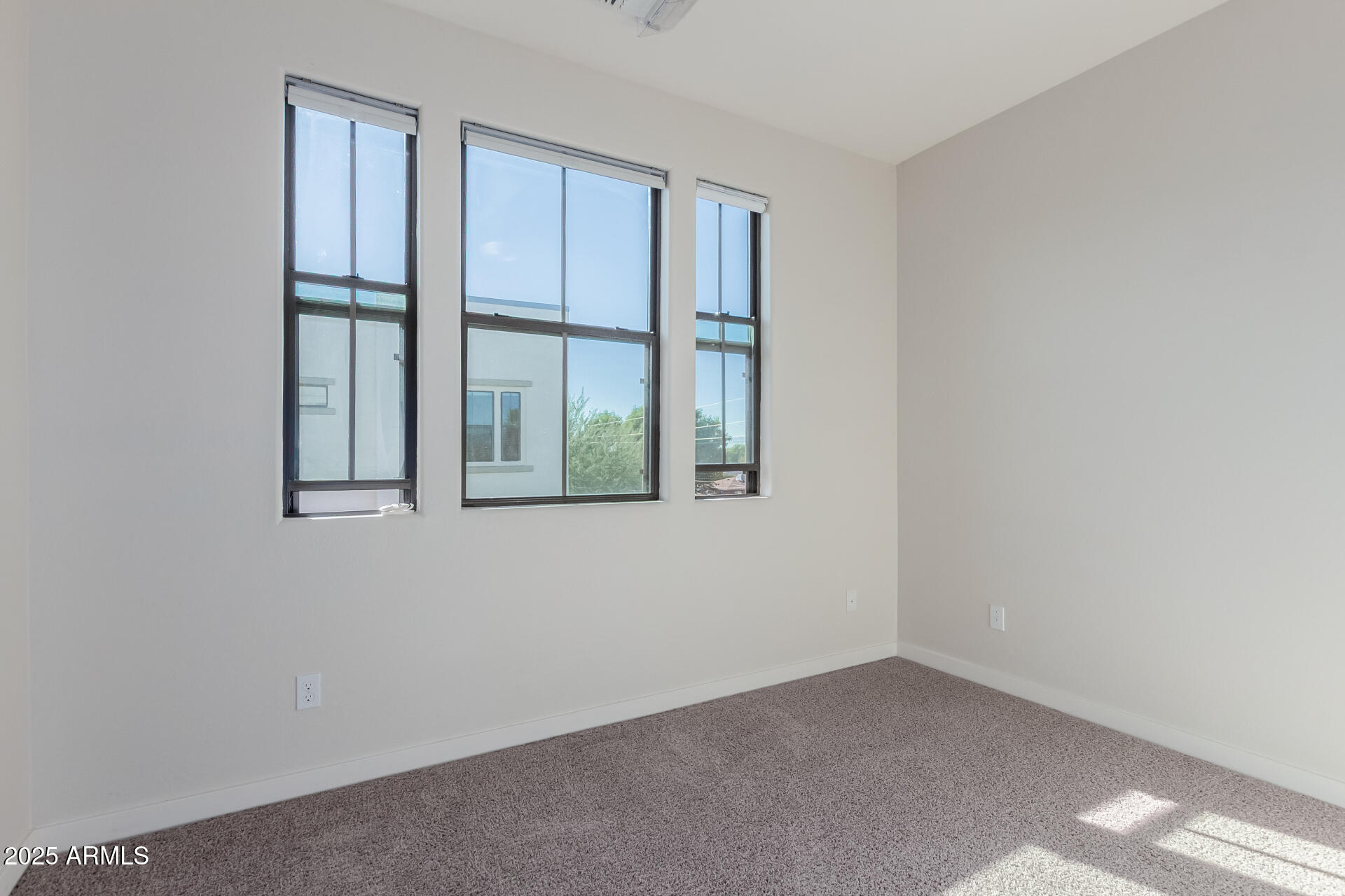 4235 North 26th Street, Unit 1 Phoenix, AZ 85016 - Photo 32 of 62 an empty room with windows