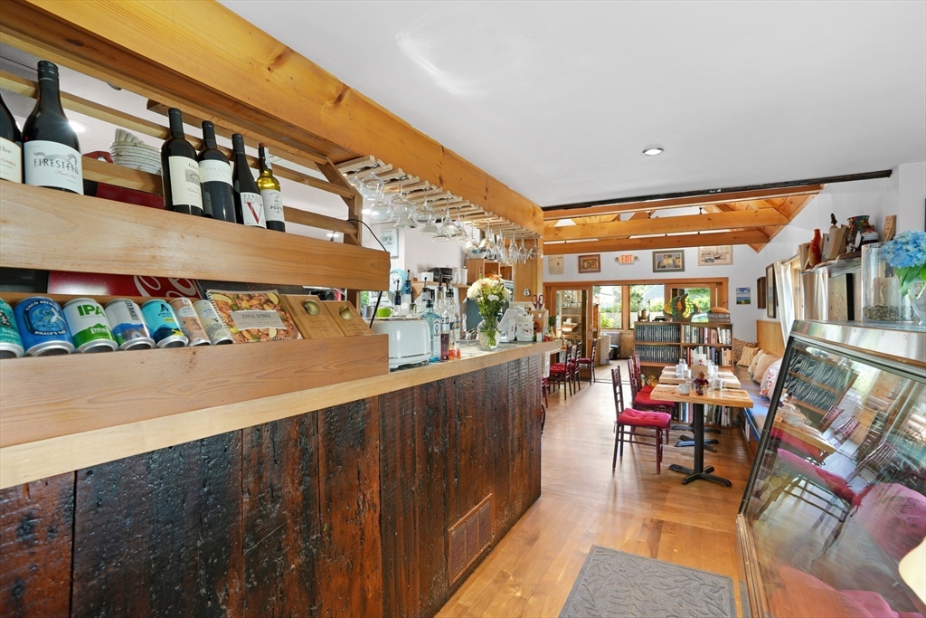 218 Upper Main Street Edgartown, MA 02539 - Photo 4 of 20