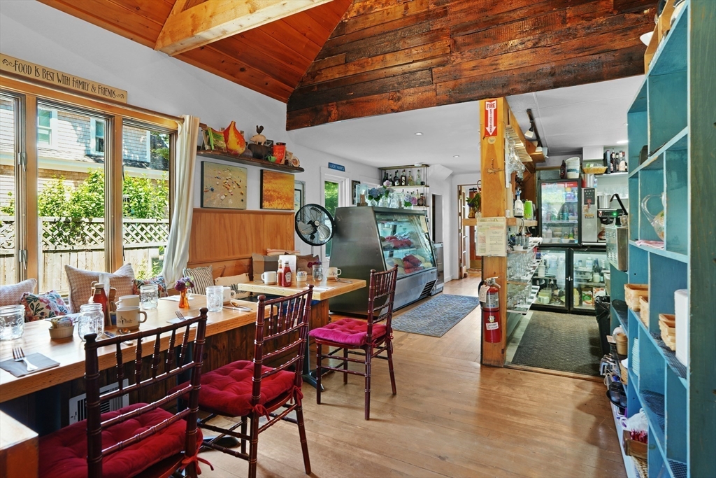 218 Upper Main Street Edgartown, MA 02539 - Photo 9 of 20