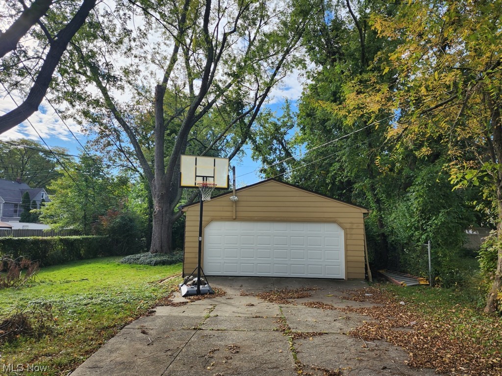 3602 Silsby Road University Heights, OH 44118 - Photo 18 of 19 Garage with a yard