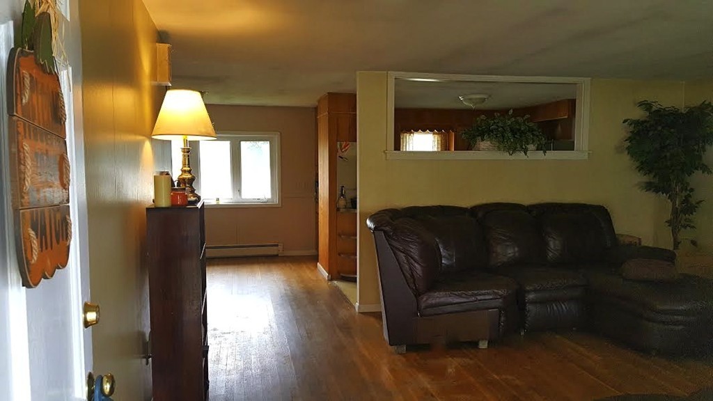 28 Birmingham Road Worcester, MA 01606 - Photo 2 of 15 Gallery Image 2