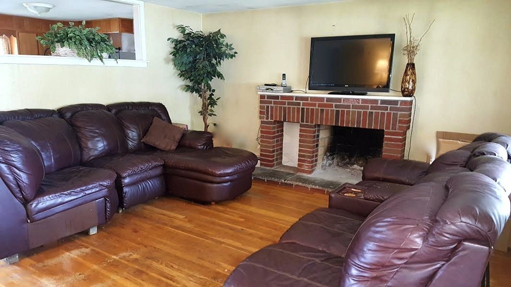 28 Birmingham Road Worcester, MA 01606 - Photo 3 of 15 Gallery Image 3