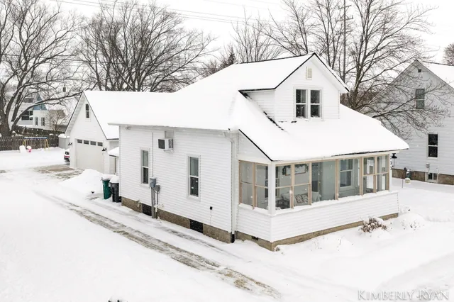 $330,000 | 233 Alpine Avenue, Zeeland, MI 49464