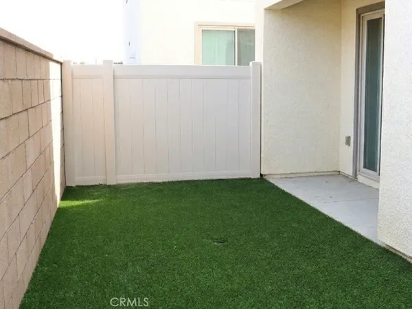 a view of backyard with tub