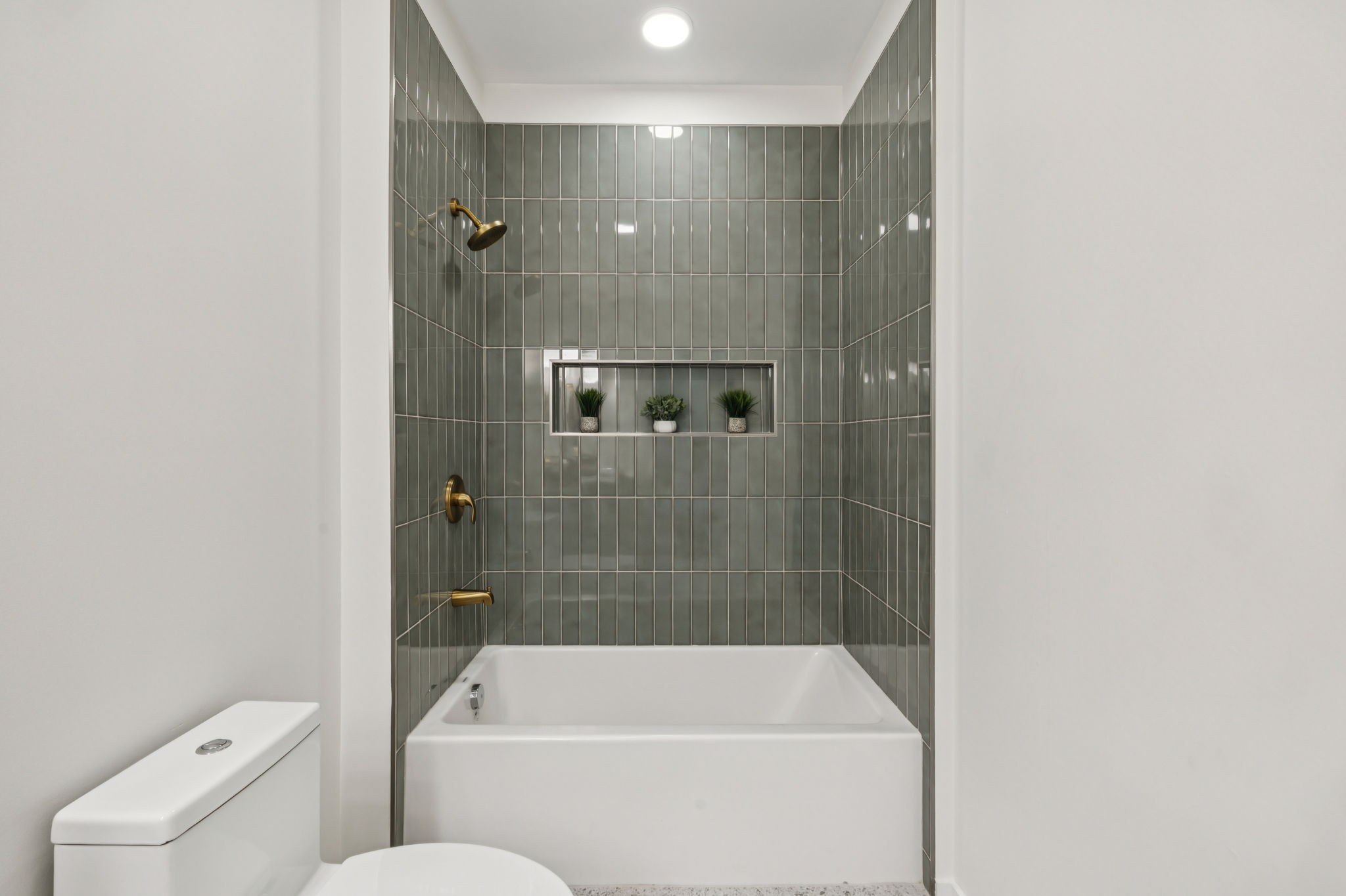 806 Olympic Street, Unit 407 Nashville, TN 37203 - Photo 17 of 28 a bathroom with a shower a toilet and a bathtub