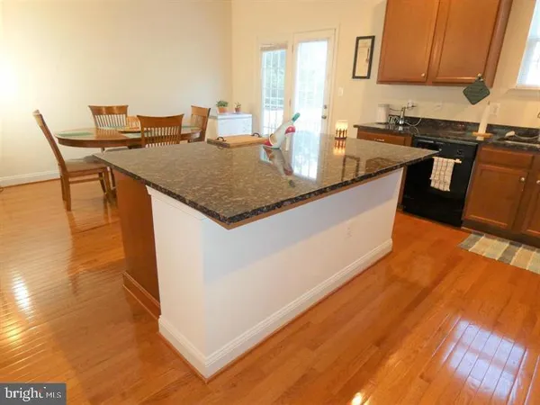 $480,000 | 4911 Potomac Highlands Circle, Triangle, VA 22172