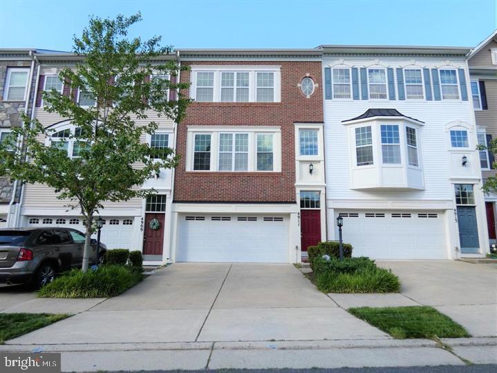 4911 Potomac Highlands Circle Triangle, VA 22172 - Photo 10 of 14 a front view of a house with garden