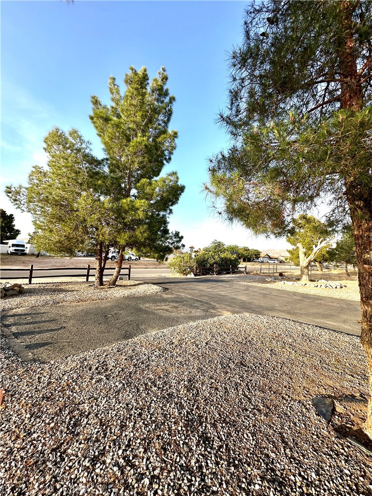 22773 Powhatan Road Apple Valley, CA 92308 - Photo 12 of 35