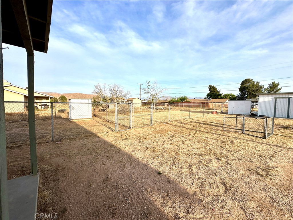 22773 Powhatan Road Apple Valley, CA 92308 - Photo 16 of 35