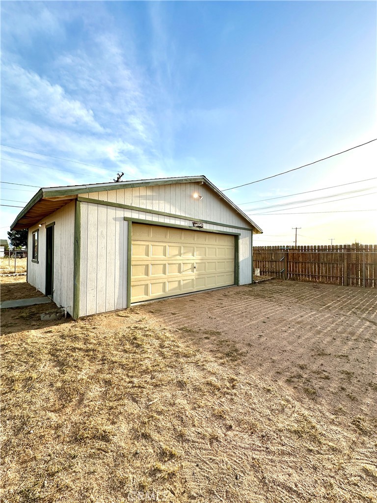 22773 Powhatan Road Apple Valley, CA 92308 - Photo 31 of 35