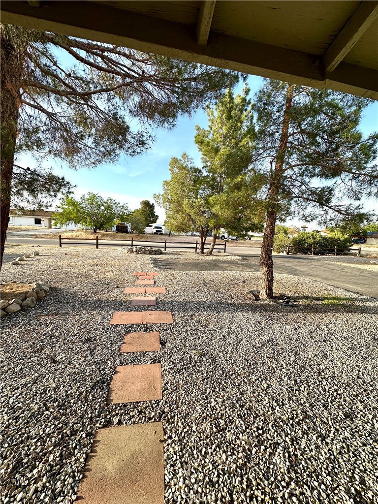 22773 Powhatan Road Apple Valley, CA 92308 - Photo 7 of 35