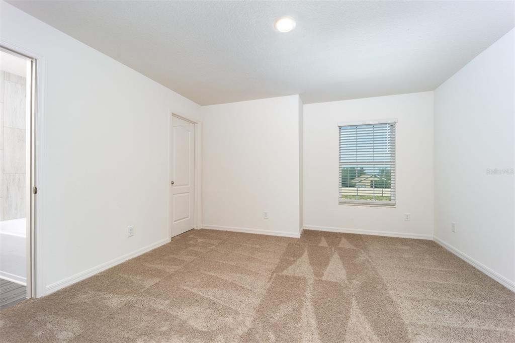 787 Poppy Lane Dundee, FL 33838 - Photo 13 of 16 an empty room with a window
