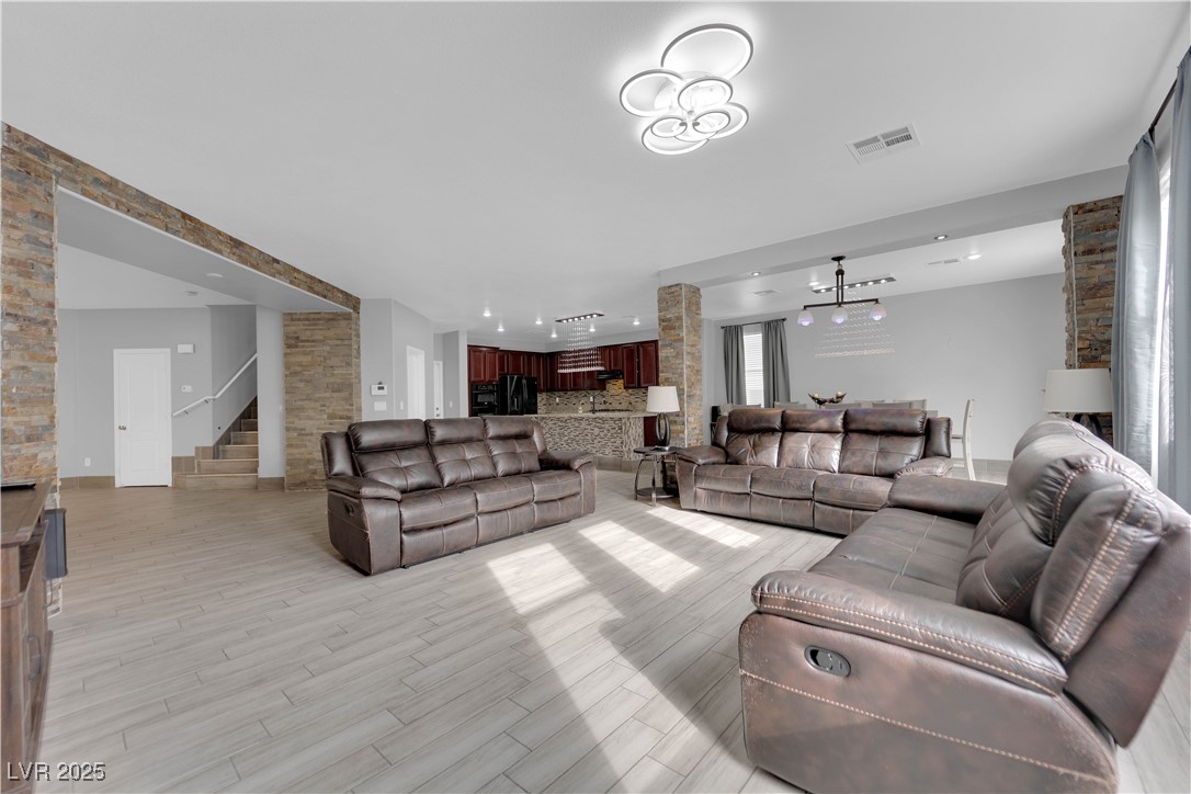 313 Raptors View Avenue North Las Vegas, NV 89031 - Photo 5 of 31