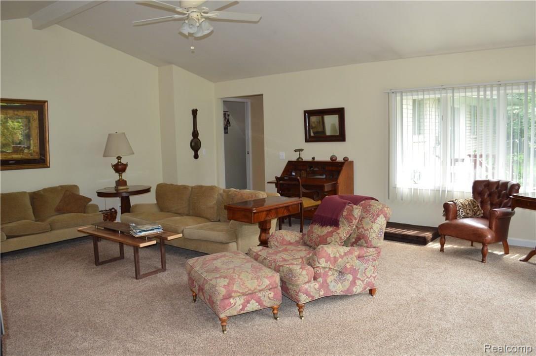 5550 Commerce Road West Bloomfield, MI 48324 - Photo 6 of 26 DSC_0252.jpg