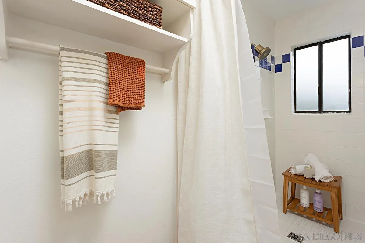 2383 Altisma Way, Unit B Carlsbad, CA 92009 - Photo 20 of 38 a bathroom with a shower curtain and a window