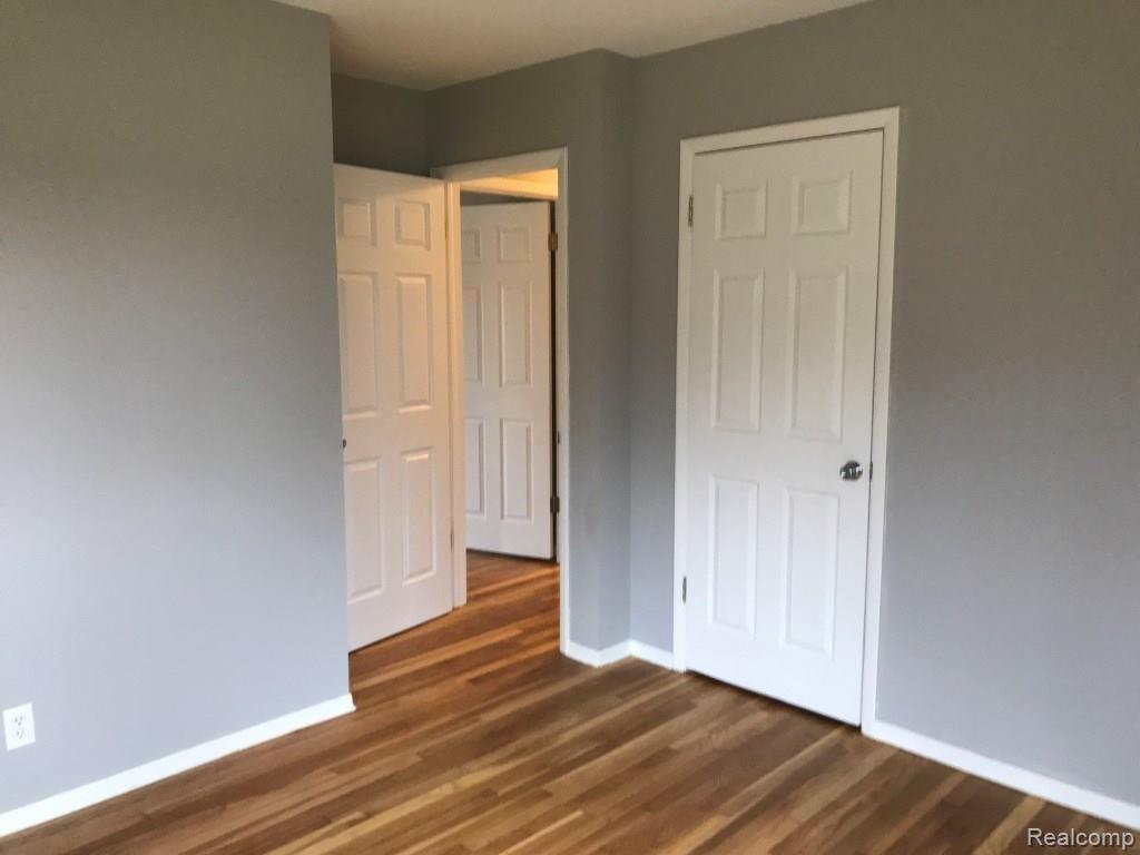 4595 Pleasant Valley Road Brighton, MI 48114 - Photo 14 of 32 Bedroom
