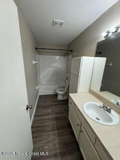 575 Dryden Circle Cocoa, FL 32926 - Photo 12 of 22 a bathroom with a sink a mirror and a shower