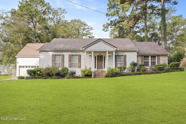 $299,500 | 609 Dabbs Street, Hattiesburg, MS 39401