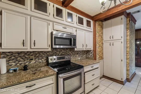 $299,500 | 609 Dabbs Street, Hattiesburg, MS 39401