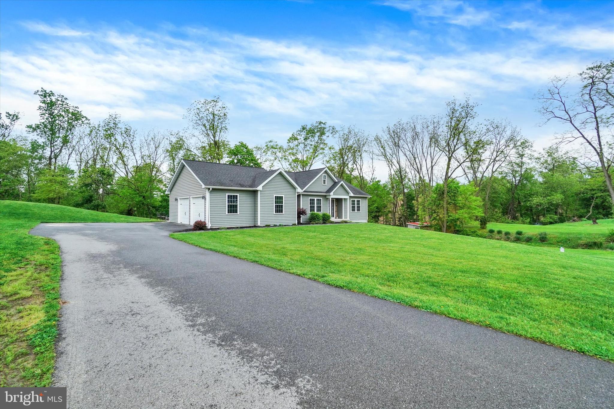 1038 Keller Road York, PA 17406 - Photo 3 of 29 Gallery Image 3