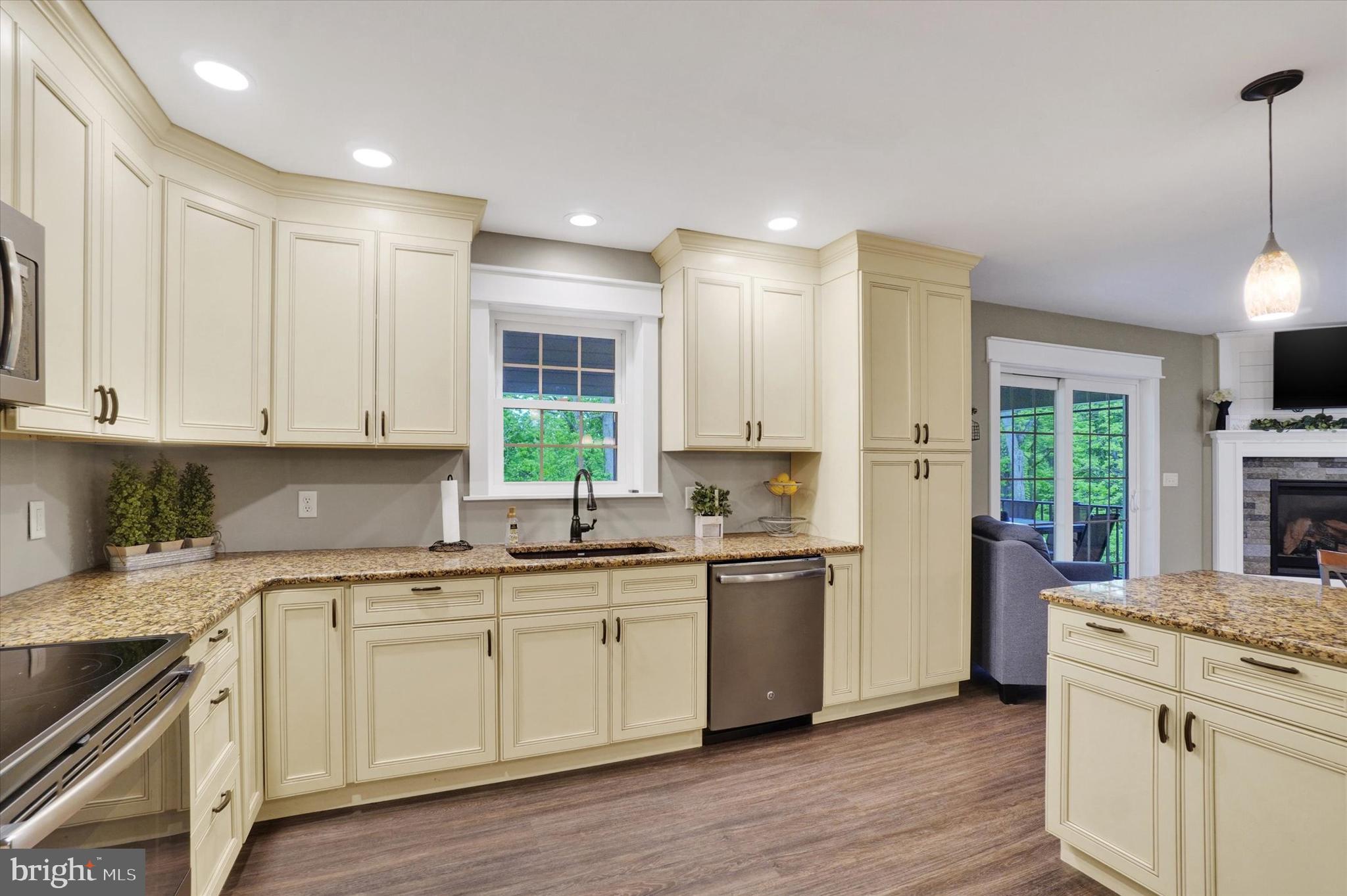 1038 Keller Road York, PA 17406 - Photo 5 of 29 Gallery Image 5