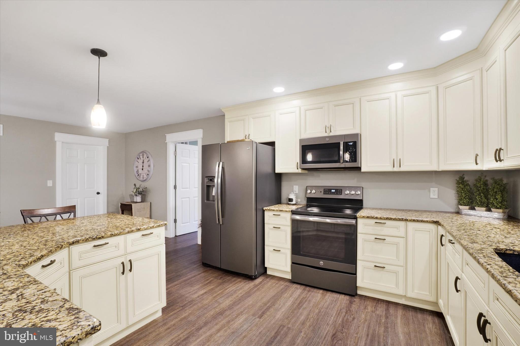 1038 Keller Road York, PA 17406 - Photo 6 of 29 Gallery Image 6