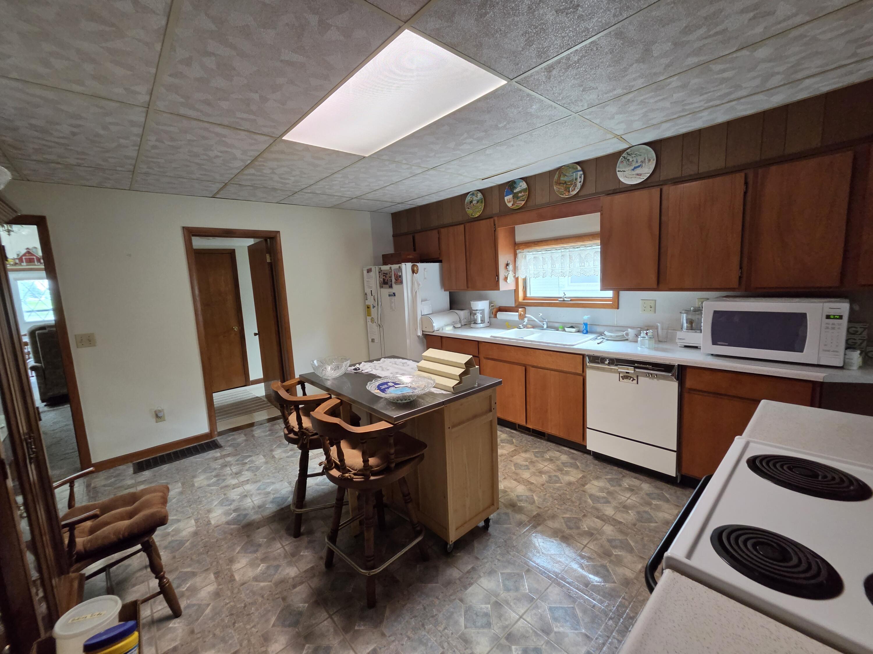 1909 West Washington Street Springfield, OH 45506 - Photo 15 of 28 Kitchen view 3