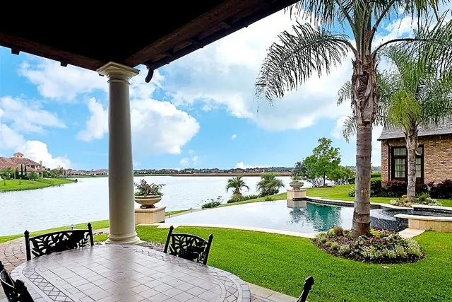 a view of a house with a yard and plants