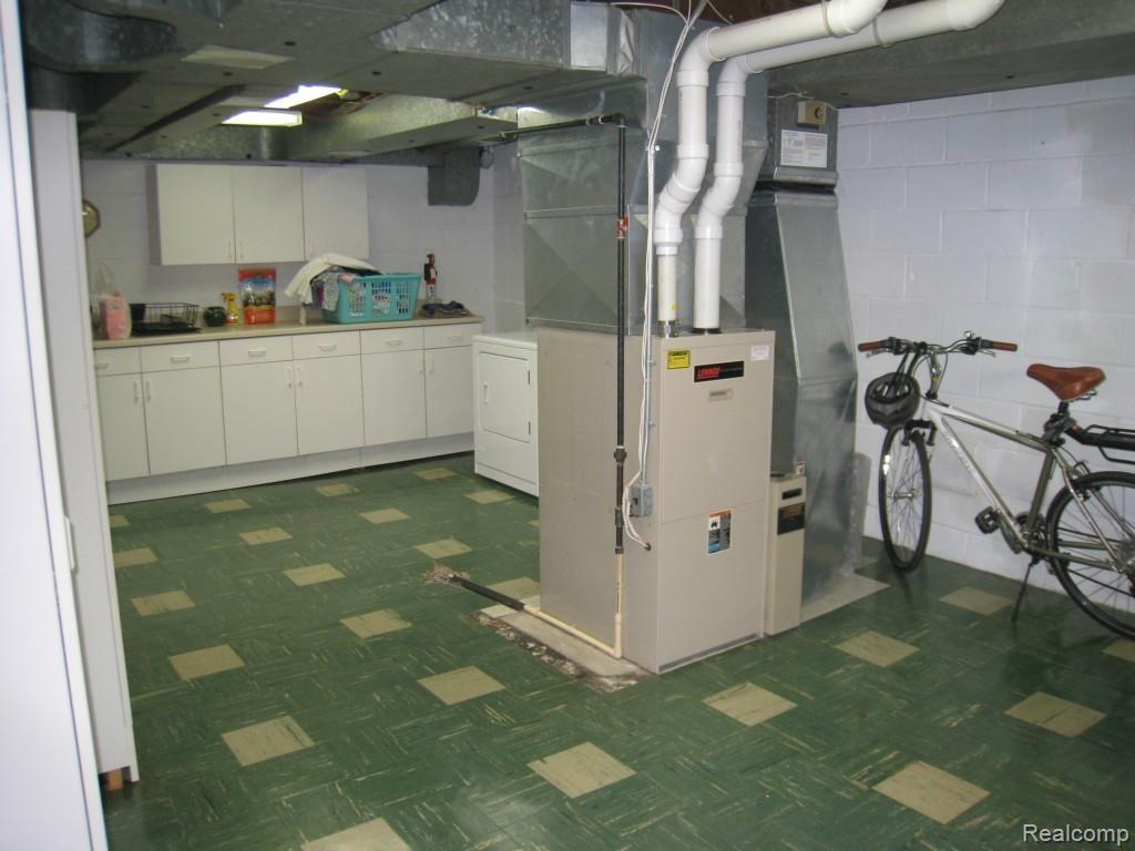 1032 Yorkshire Road Grosse Pointe, MI 48230 - Photo 17 of 21 Laundry Room