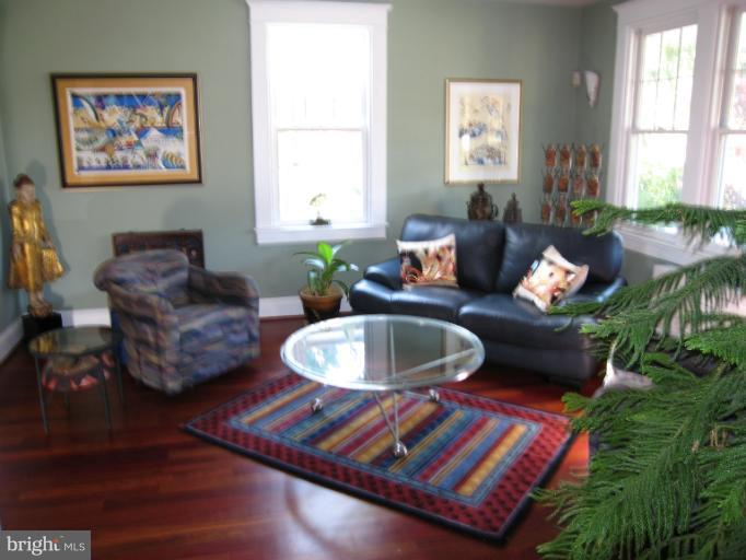 5731 Ridgedale Road Baltimore, MD 21209 - Photo 15 of 29 Living Room