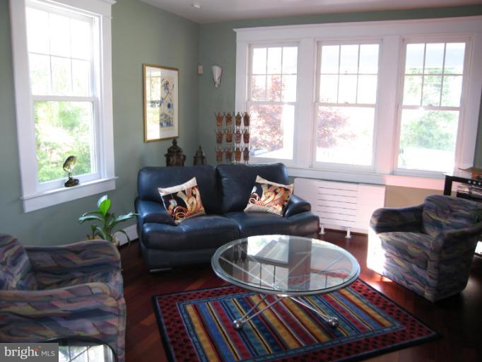 5731 Ridgedale Road Baltimore, MD 21209 - Photo 17 of 29 Living Room
