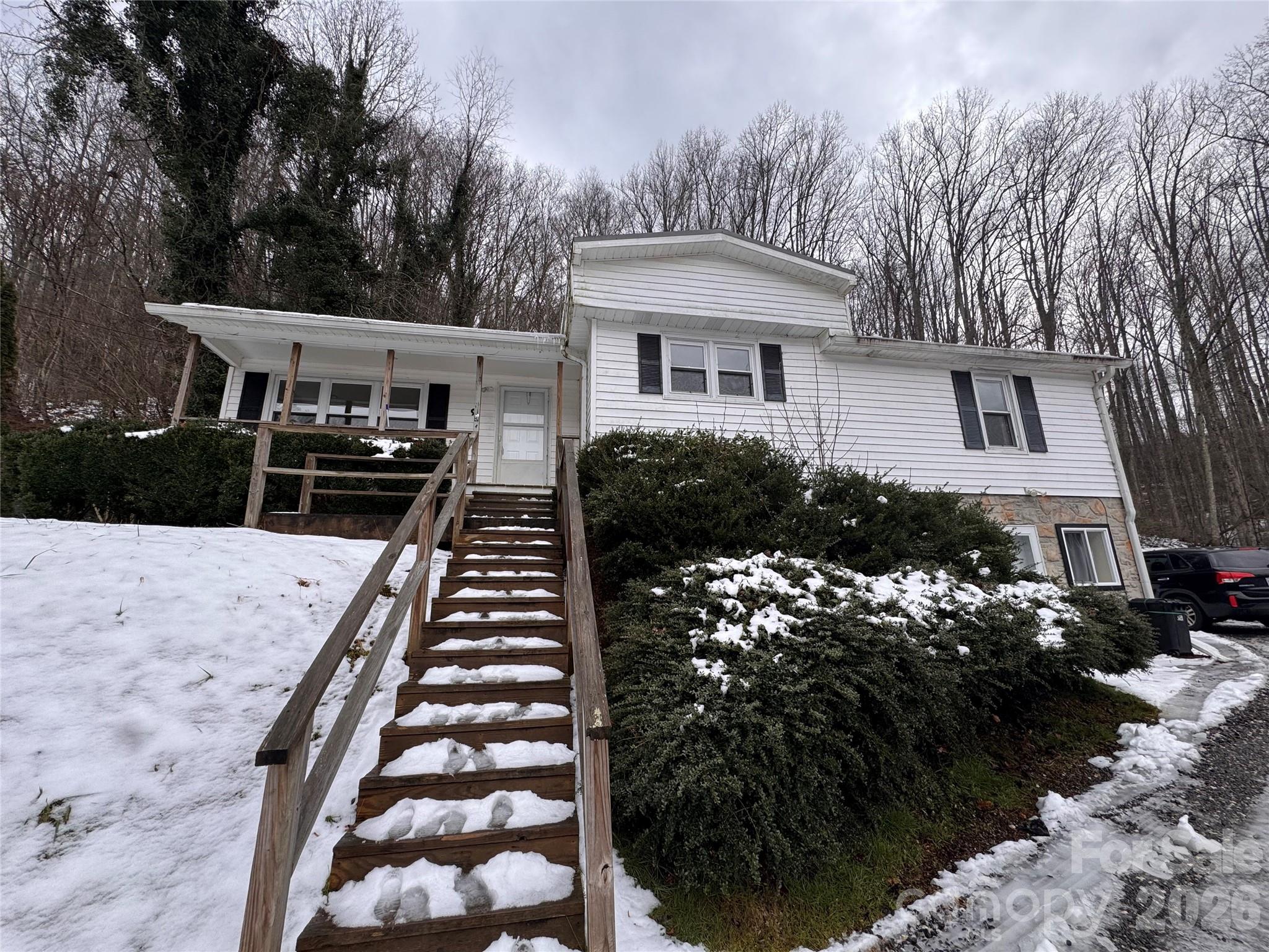 9 Alzena Road Sylva, NC 28779 - Photo 3 of 34