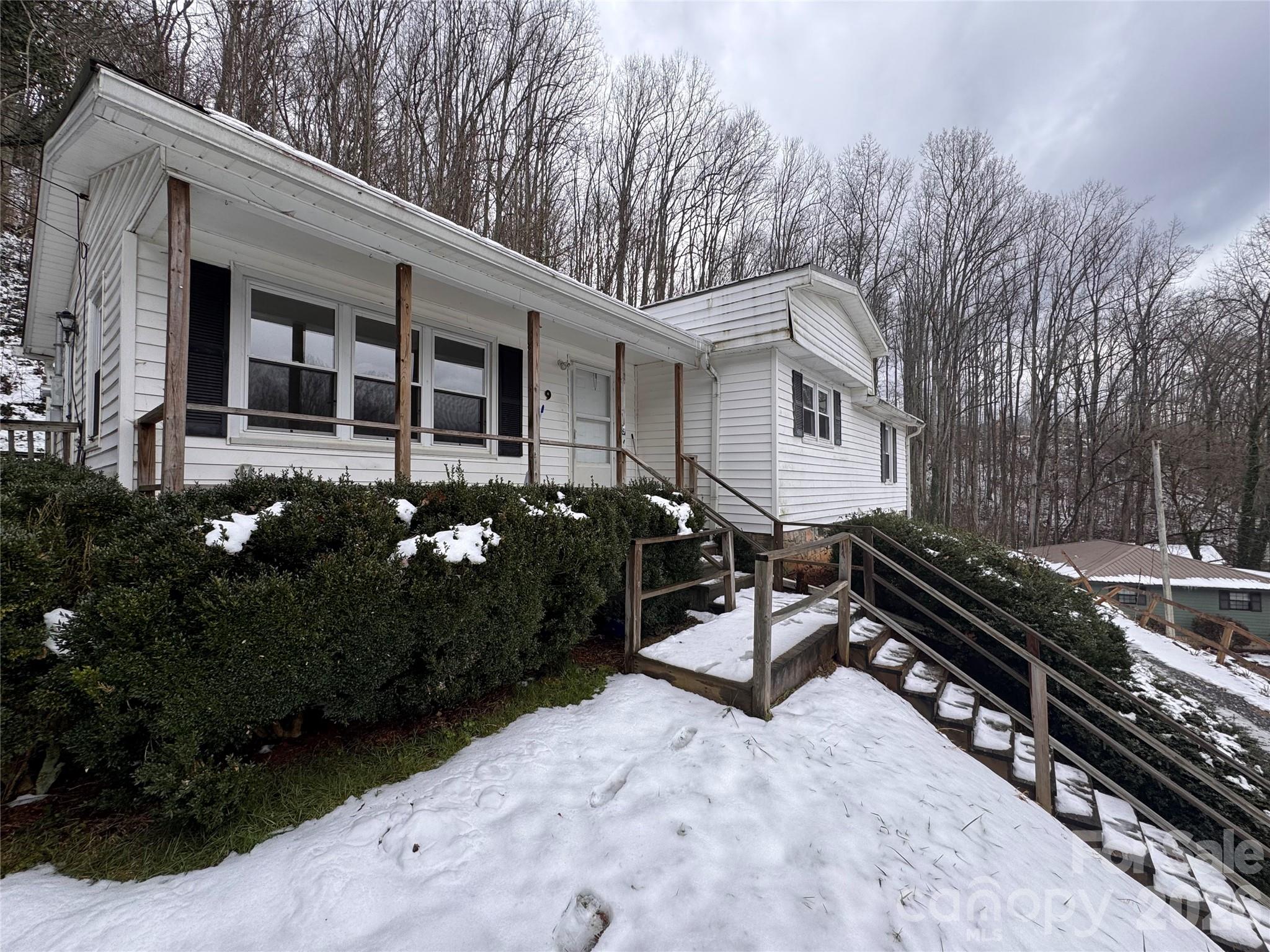 9 Alzena Road Sylva, NC 28779 - Photo 4 of 34