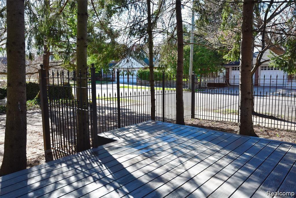 20400 Stratford Road Detroit, MI 48221 - Photo 22 of 27