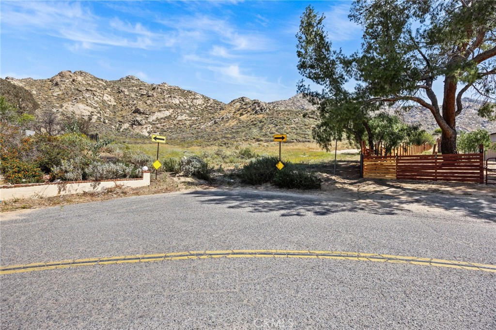 2001 Mt Vernon Avenue Riverside, CA 92507 - Photo 2 of 9