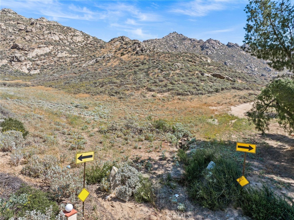 2001 Mt Vernon Avenue Riverside, CA 92507 - Photo 3 of 9