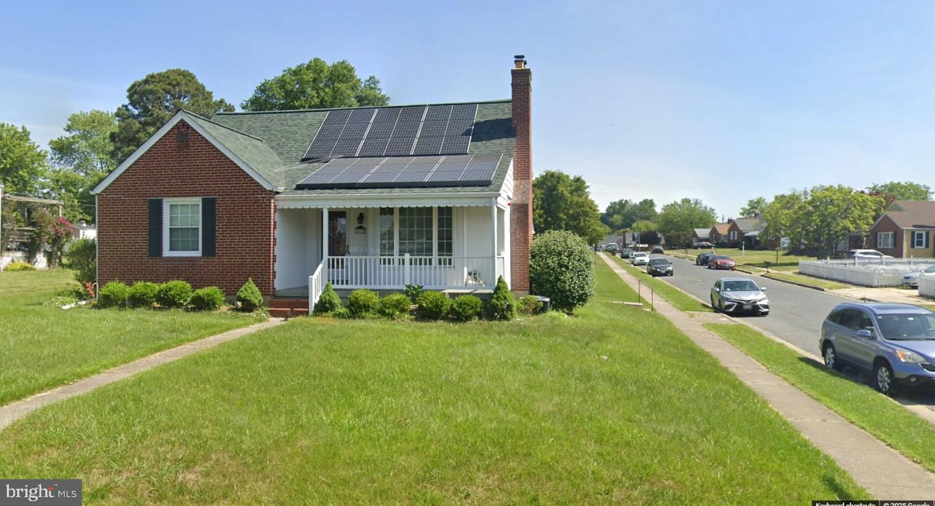 a view of an house with backyard space and garden