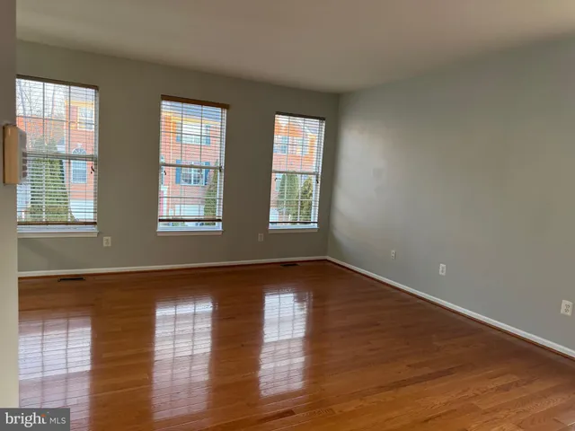 $3,200 | 13236 Rolling Plains Court, Herndon, VA 20171