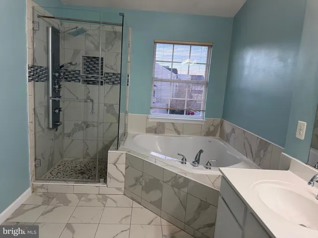 $3,200 | 13236 Rolling Plains Court, Herndon, VA 20171