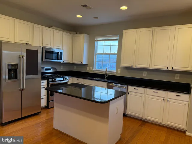 $3,200 | 13236 Rolling Plains Court, Herndon, VA 20171