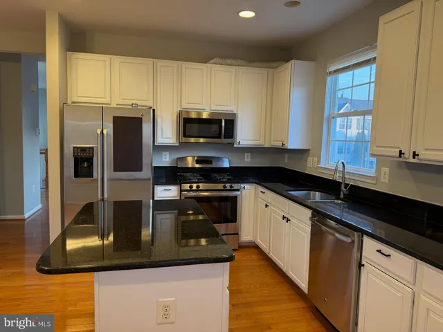 $3,200 | 13236 Rolling Plains Court, Herndon, VA 20171