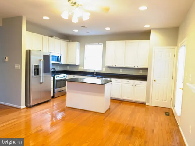 $3,200 | 13236 Rolling Plains Court, Herndon, VA 20171