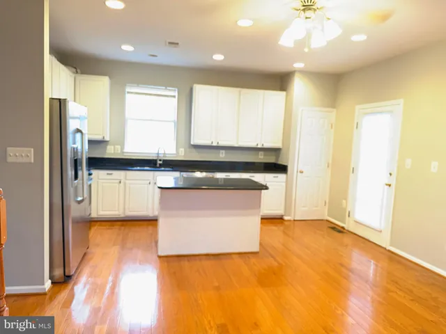 $3,200 | 13236 Rolling Plains Court, Herndon, VA 20171