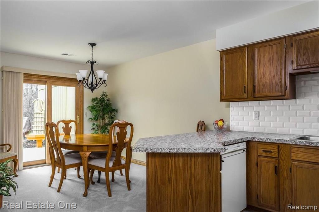 2379 Rochelle Park Drive Rochester Hills, MI 48309 - Photo 6 of 24