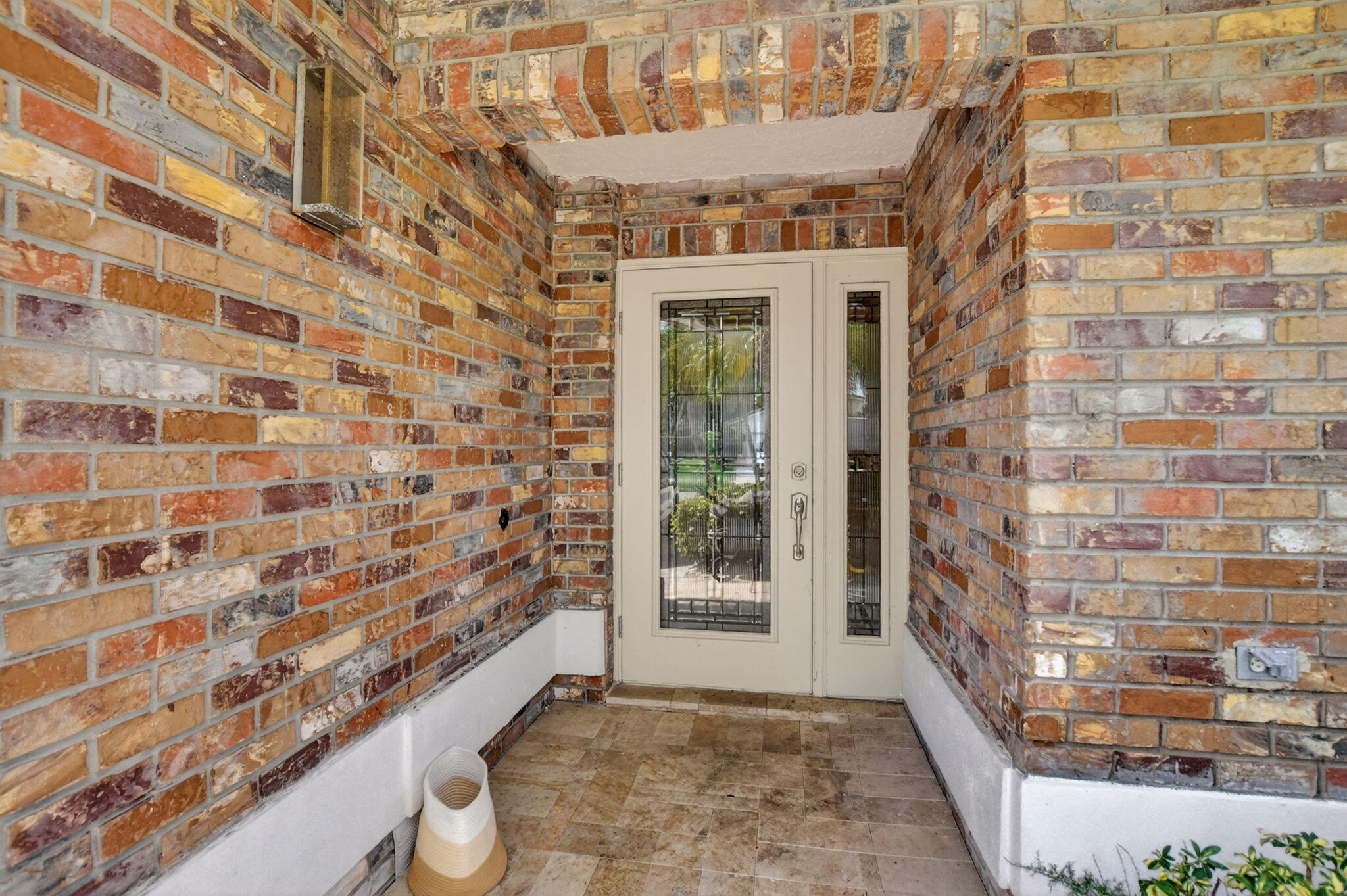 10065 Camelback Lane Boca Raton, FL 33498 - Photo 4 of 48 18-web-or-mls-DSC_2437