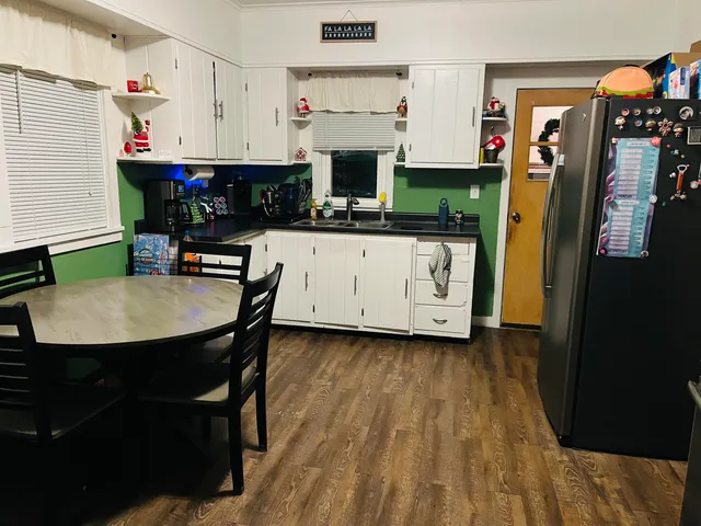 $180,000 | 533 West 10th Avenue, Oshkosh, WI 54902