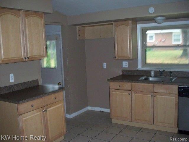 32242 Farmersville Road Farmington, MI 48334 - Photo 4 of 8 32242 Farmersville Rd - Clean Ou