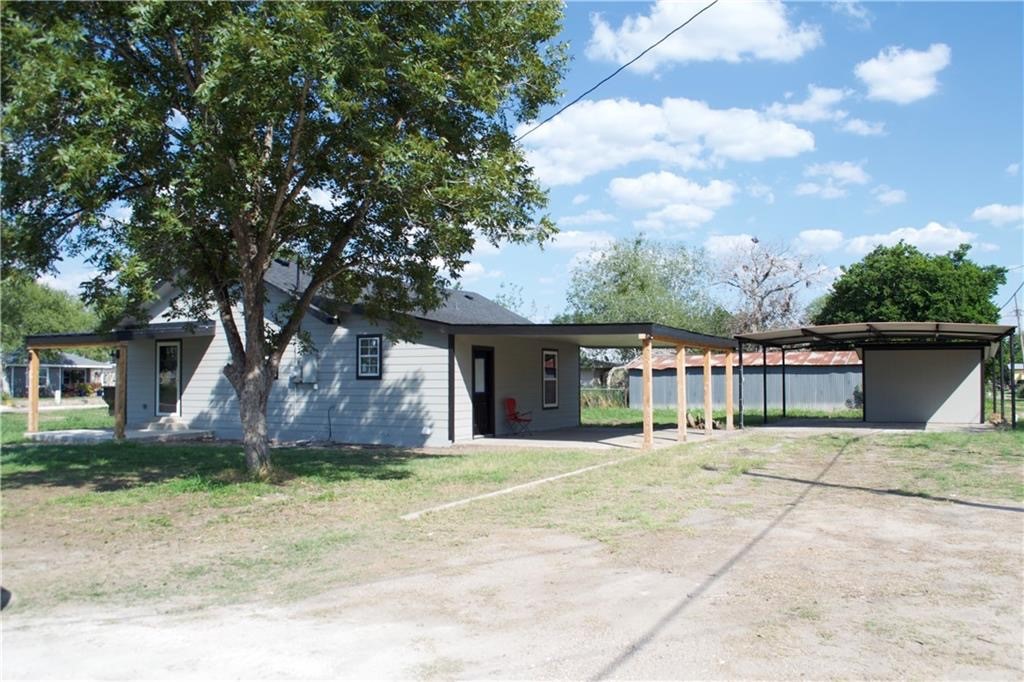 300 East Le Roy Street Three Rivers, TX 78071 - Photo 15 of 15 a house view with a garden space