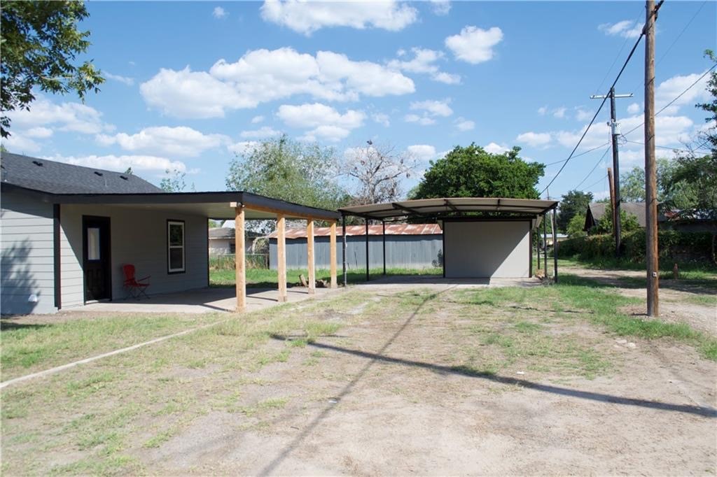 300 East Le Roy Street Three Rivers, TX 78071 - Photo 2 of 15 a front view of a house with a garden and pathway